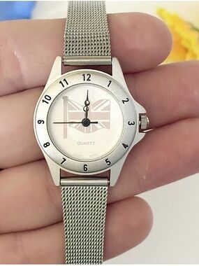 Union Jack Mesh Bracelet Watch WORKS!! Silver UK Flag Stainless Steel Wristwatch